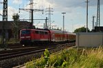 Ausfahrt aus Herzogenrath hat hier ein RE4 der von der 111 012 geschoben wird nach Dortmund.