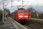111 093 DB kommt mit dem RE4 Verstärkerzug von Düsseldorf-Hbf nach Aachen-Hbf und kommt aus Richtung Neuss-Hbf,Mönchengladbach-Hbf,Rheydt-Hbf,Wickrath,Beckrath,Herrath und fährt in