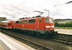 111 099-8 steht mit ihrer RB aus Frankfurt(Main)Hbf in Heidelberg Hbf. Juni 2004 (eingescanntes Foto)