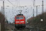 111 061-8 als Tfzf (wahrscheinlich Werkstattfahrt) gen Basel am Abzwg.