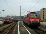 Die 111 071 am 08.11.2008 bei der Ausfahrt aus dem Mnchner Hbf.