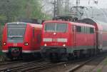 Die RB48 von Bonn Mehlem nach Wuppertal mit 425 605-3 trifft den RE9 von Aachen nach Gieen mit 111 151-7 am 13.04.2009 in Kln Messe/Deutz