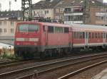 Am 25.7 schiebt 111 038-6 ihren Verstärkerzug aus dem Depot Düsseldorf Eller-Süd und fährt in Richtung Düsseldorf HBF.

Düsseldorf 25.07.2014