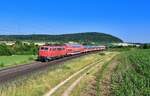 111 213 mit einem Ersatzzug am 07.07.2023 bei Treuchtlingen.