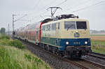 Der RE4 Dortmund-Aachen mit Lokomotive 111 174-9 am 08.07.2020 in Mönchengladbach.