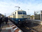 DB 111 174-9 mit dem DPE 349 aus Hamburg-Harburg, am 30.10.2021 in Neudietendorf.