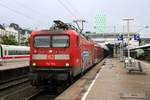 112 154 als RE 21022 (RE70) nach Kiel Hbf steht in seinem Startbahnhof Hamburg-Altona bereit.