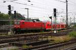 112 142 mit Schublok 112 125-0 als RE 21023 (RE70) von Kiel Hbf erreicht seinen Endbahnhof Hamburg-Altona.