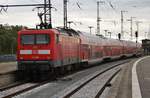 112 186 schiebt am 26.10.2019 den RE3 (RE3309) nach Falkenberg(Elster) aus dem Stralsunder Hauptbahnhof.