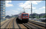 Kurz vor dem S Bahnhof Jannowitzbrücke ist hier am 10.6.2006 die 112183 mit ihrem Doppelstockzug in Richtung Ostbahnhof in Berlin unterwegs.