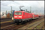 112161-5 fährt hier am 12.2.2007 aus der Abstellgruppe mit einem Doppelstockwagen in Richtung HBF Münster in Westfalen.