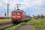 DB 112 166 schiebt ihren RB25-Ersatzzug aus dem Bahnhof Großkorbetha in Richtung Halle(Saale).