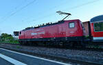 Seitenansicht der 112 139 die als Ersatzzug auf dem RE 10a unterwegs, hier ist sie in Offenau bei der Fahrt von Mosbach-Neckarelz nach Heilbronn Hbf. 16.8.2022