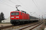 WEE 112 189-6 schiebt ihren Ersatzzug als RB89 nach Donauwörth aus dem Bahnhof Möttingen.