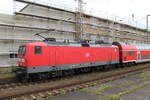 DB 112 114 drückt am 10.10.2023 in Falkenberg (Elster) die Wagen des RE 3150 nach der Ankunft aus Rathenow in die Abstellung.