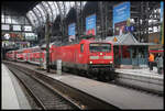 DB 112168 fährt hier am 27.11.2024 um 11.10 Uhr mit dem RE 81 nach Bargteheide in Hamburg HBF ab.