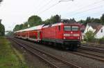 Auf der stark befahrenen Strecke Hamm - Minden ist am 19.04.2014 E-Lok 112156 mit einem RE Dosto Zug in Richtung Minden unterwegs. Die Aufnahme entstand am Haltepunkt Hiddenhausen - Schweicheln.