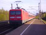 112 141-7 verlsst Elmshorn mit dem RE nach Kiel.