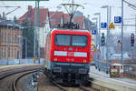 RE 3 mit der Lok 112 110 am Zugschluss bei der Ausfahrt in Pasewalk Richtung Berlin. - 26.01.2017
