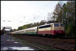 Eine DR Garnitur hatte 113265 der DB mit dem D 1035 nach Stralsund am Haken, als der Zug am 4.11.1991 über die Rollbahn durch den Bahnhof Natrup Hagen kam.