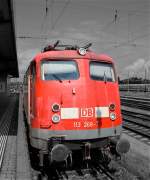 Eine der letzten drei: Die BR 113 268-7 in Basel Badischer Bahnhof. Sie ist eine der ltesten Loks der Bahn, die noch im Regelbetrieb gefahren wird (seit Anfang 1960er Jahre). In colour gray Bearbeitung.