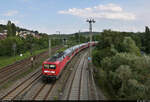 Wenn's drauf ankommt, ist sie weg, die liebe Sonne. So auch hier, als 114 006-0 (112 006-2) die WFL-Verstärkergarnitur aus Plochingen schiebt.
Aufgenommen von der Brücke L 1250.

🧰 Wedler Franz Logistik GmbH & Co. KG (WFL) für Abellio Rail Baden-Württemberg GmbH
🚝 RE 52991 (RE12) Stuttgart Hbf–Tübingen Hbf
🚩 Bahnstrecke Plochingen–Immendingen (Neckar-Alb-Bahn | KBS 760)
🕓 30.7.2021 | 17:02 Uhr