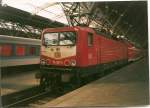 114 021 am 18.Mai 2000 in der Bahnhofshalle in Leipzig Hbf.