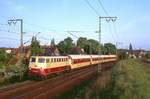 114 490 ist mit einem TUI Ferien Eypress bei Lneburg in Richtung Hamburg unterwegs, 10.05.1988.