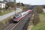 115 509 zieht am 3. April 2018 den PbZ 2460 durch Lonsee Richtung Stuttgart.