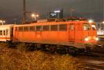 Die 115 205-7 steht mit ihrem Pbz aus Dortmund nach Frankdurt in Dsseldorf HBF am 04.12.2009