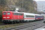 Die 115 114-1 zieht den Ersatz ICE von Hamm nach Bonn mit 115 459-9 im Schlepp durch Wuppertal Sonnborn am 13.11.2010