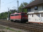 Vorbei am nicht mehr genutzten Fdl-Stellwerk von Binz fuhr,am 21.Mai 2011,115 350 um den EC 379 nach Brno zu bernehmen.