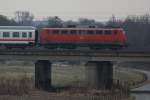 Die 115 114 mal von der Seite betrachtet.Hier am 12.2.12 bei der Durchfahrt durch Mlheim Styrum.
Die Brcke steht etwa schief weil es dort stark bergab geht !