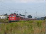 BR 115 211-5 mit einem Sonderzug aus Warnemnde auf dem Weg in Richtung Berlin. Aufgenommen am 17.8.06 in Gstrow