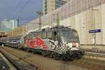 115 509-2 '80 Jahre Autozug' stand am 15.04.2013 auf Gleis 19 in Düsseldorf Hbf mit einem Ausstellungszug von Frankreich.