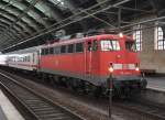 Wir wollen doch nicht hoffen das DB Fernverkehr 2020 noch mit solchen Triebfahrzeugen arbeiten muss.
Die 115 448-3 mit dem Show-Train  Zug Spitze  am 26.11.2013 in Berlin Ostbahnhof zum Thema Fernverkehr 2020.