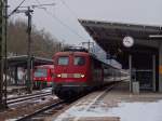Am 26.1.13 tuckerte die 55 Jahre alte 115 114 auf der Gäubahn hin und her.
Hier erreichte sie mit ihrem IC den Bahnhof Horb am Neckar. 