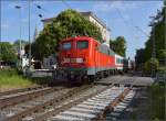Oldiestunden im Grenzbahnhof.

Die neu lackierte Schönheit 115 261-0 hat nunmehr auch den Weg nach Konstanz gefunden. Hier bei der Ausfahrt des IC 2006 Bodensee. Juni 2014.