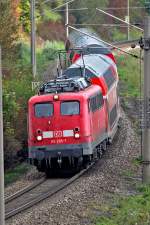 115 205-7 kommt auf der Nordumfahrung des Rbf München Nord/Allach Untermenzing mit Regio DB Doppelstockwagen der Neckar-Alb-Bahn,dazwischen ein ICE Wagen dahergefahren.Ziel unbekannt.Bild vom