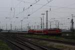 115 278 fährt bei bescheidenen Wetterbedingungen am Morgen des 16.05.2015 mit dem PbZ 2470 von Frankfurt nach Dortmund in Duisburg Hbf ein