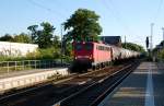 139 313 durchfhrt am 29.05.09 mit einem Kesselwagenzug Richtung Berlin den Bahnhof Burgkemnitz.