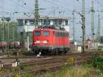 Offenes Signal fr eine alte Lady. 139 132-5 hat einen Gterzug nach Kln-Gremberg gebracht, und verlsst nun wieder solo den Bhf. Aufgenommen am 14/08/2009.