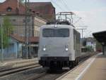 139 558 von RailAdventure durchfhrt am 3. Mai 2012 als Tfzf von Mnchen nach Dresden den Kronacher Bahnhof ber Gleis 2.