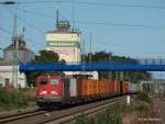 139 285-1 EGP rollt mit ihrem Containerzug durch das  Norddeutsche Flachland  Aufgenommen am 29.09.13 in Tostedt.
