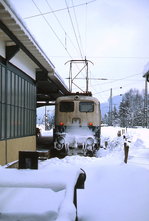 Die Dreiseenbahn im Winter: Vom harten Dienst gezeichnet wartet eine unbekannte 139 im Februar 1983 in Titisee auf Fahrgäste nach Seebrugg