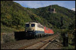 Unterhalb von Burg Maus passierte am 14.10.2003 um 13.52 Uhr dieser Lokzug in Richtung Köln meinen Fotostandort. DB 140429-2 führte den Zug an. Wenn mir kein Notierungsfehler unterlaufen ist waren dahinter folgende Loks eingereiht: DB 140213, dann DB 152081 und zuletzt DB 151078.