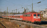 15. Februar 1998, Bahnhof Freilassing, Lok 140 026-6 fährt mit Wagen des IC724 von Berchtesgaden ein.