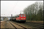 DB 140117 kommt hier am 18.03.2006 um 16.57 Uhr mit einem Güterzug aus Richtung Münster durch den Bahnhof Natrup Hagen.