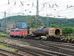 140 797 am 30.07.2011 mit einem Zug mit  Torpedowagen  bei der Durchfahrt durch den Bf. Völklingen.