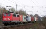 140 832 fhrt mit einem Containerzug am 15.03.08 bei Wiesbaden-Biebrich Richtung Rhein.